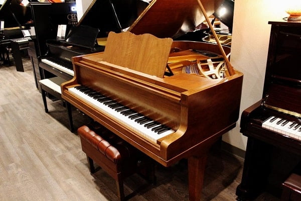 Blüthner Model 10 Baby Grand Piano