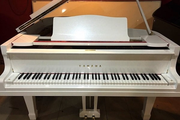 Yamaha G2 white grand piano