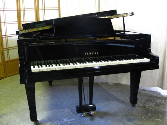 Yamaha C2 Grand Piano